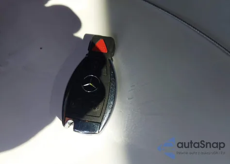 2015 Mercedes-Benz E 350 4Matic z USA, uszkodzony, nr VIN WDDHF8JBXFB133335